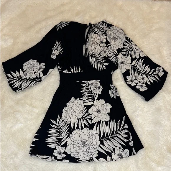 Billabong Black and White Floral Mini Dress - Picture 5 of 6